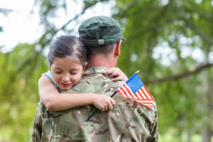 soldier-with-daughter